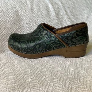 SANITA DANISH CLOG MULE LEATHER EMBOSSED 37